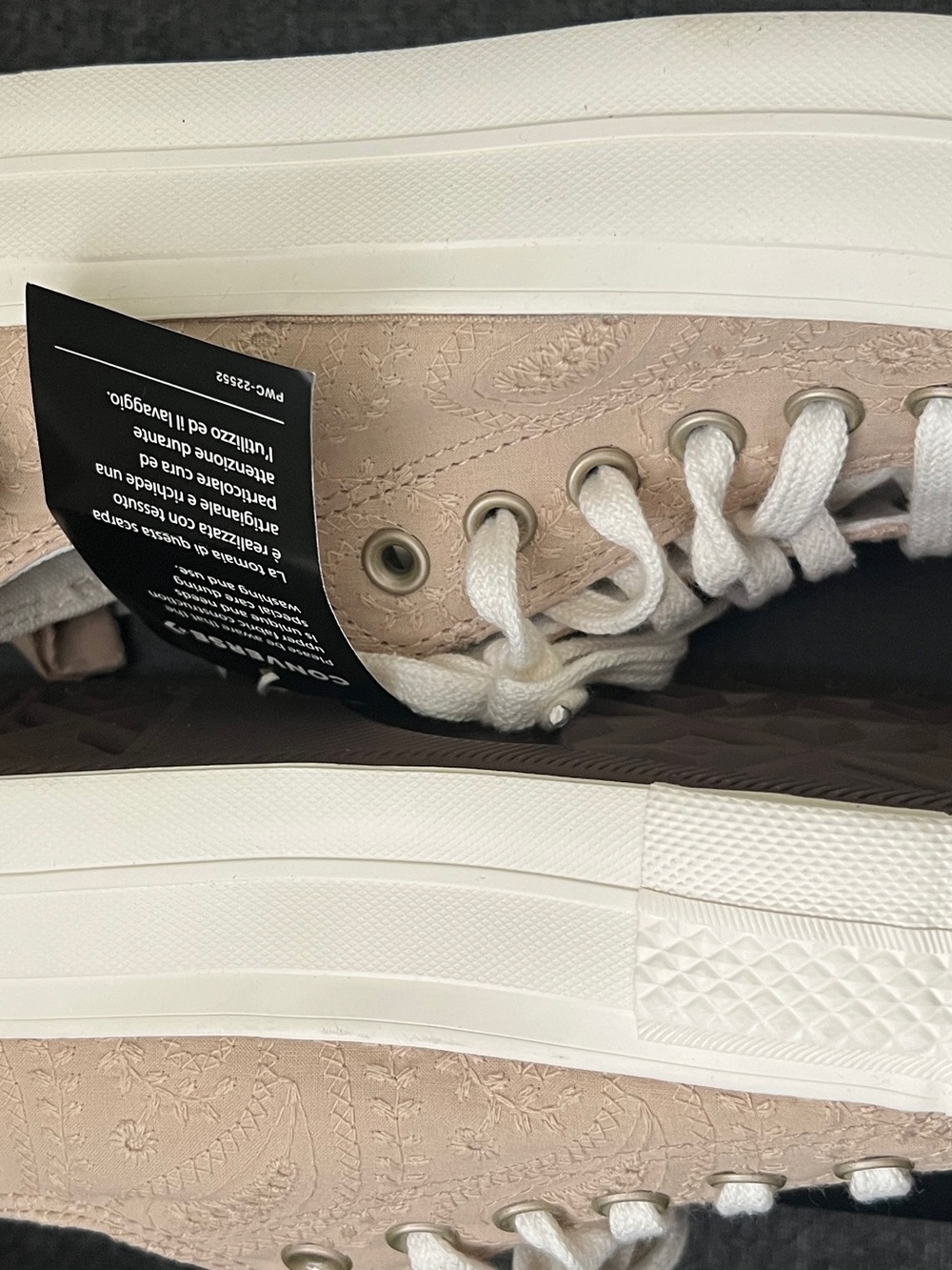 NEW Women’s Converse Chuck Taylor All Star Lift Low Bows A10246C Platform Shoes - Picture 10 of 16
